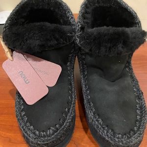 MOU Black Eskimo 18 Boots - Size 39/9 women's NWT